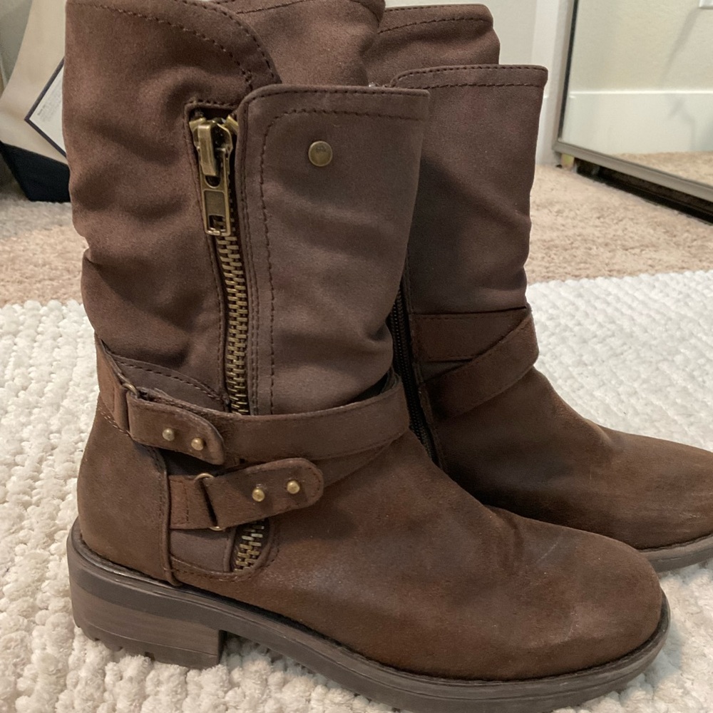 Combat brown boots